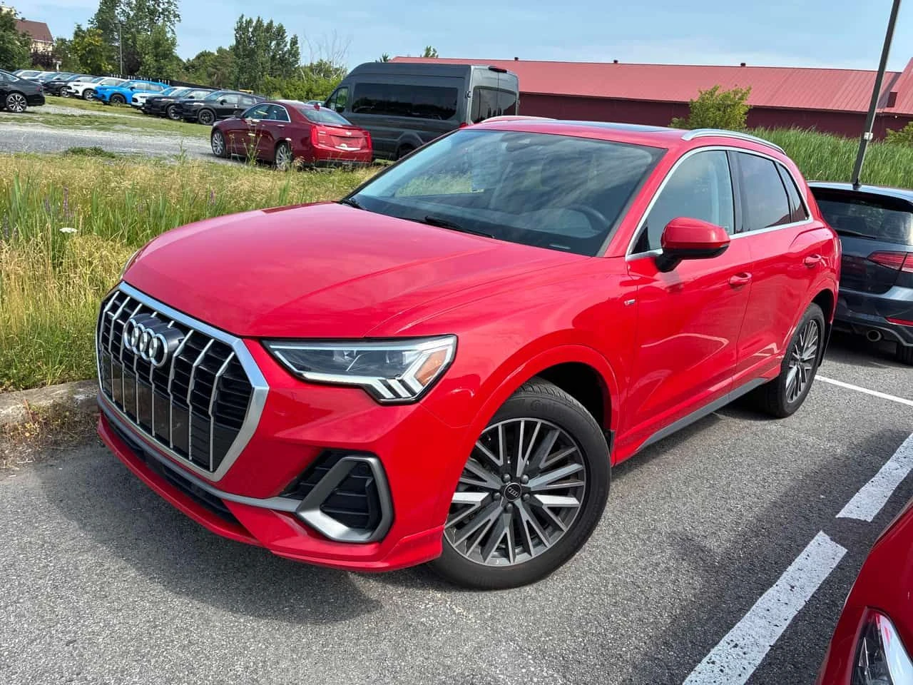 Audi Q3 Progressiv / DISTRONIC / LED /CARFAX 