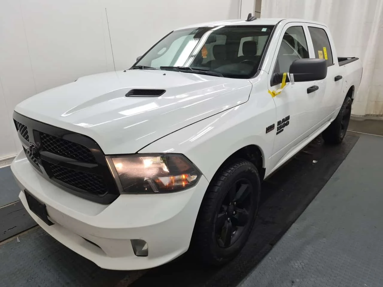 Dodge RAM 1500 * EXPRESS CREW CAB SHORT BED * CARFAX * 