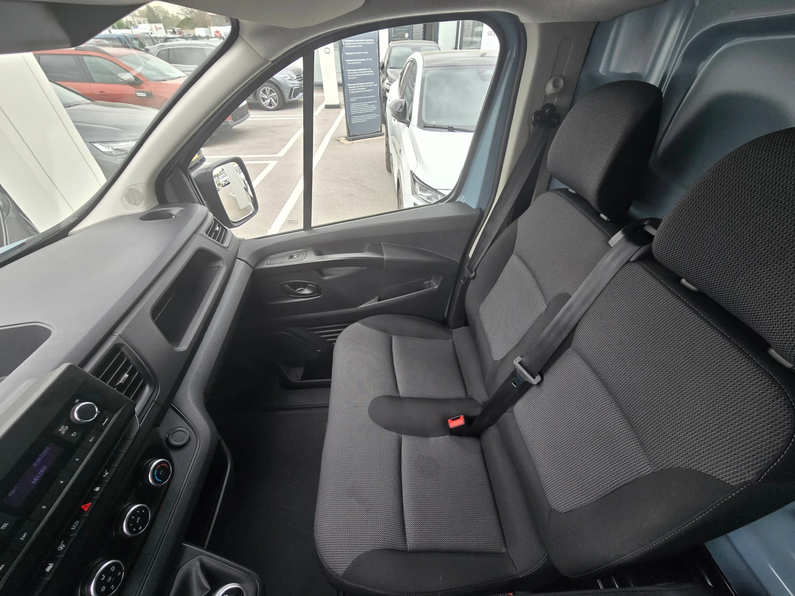 Renault Trafic 2.0 dCi L2H1, снимка 10 - Бусове и автобуси - 54661095