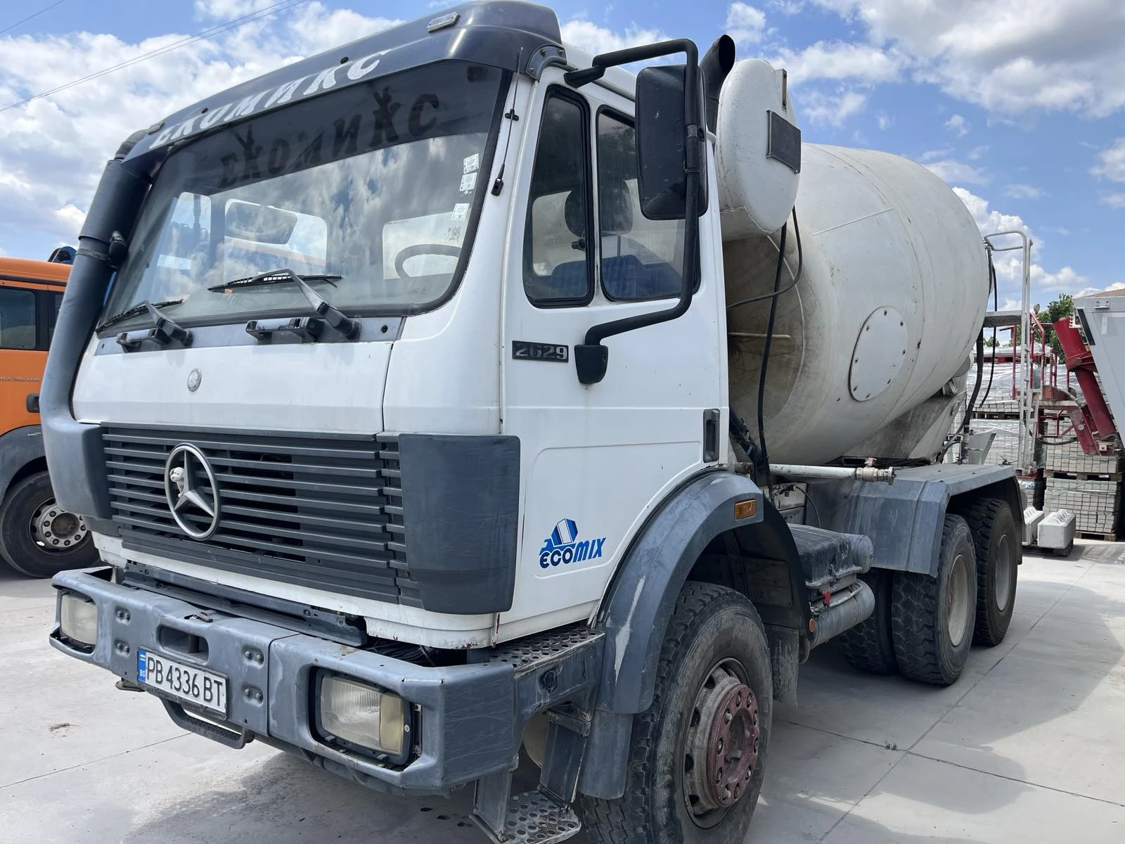 Бетон миксер Mercedes 2629
