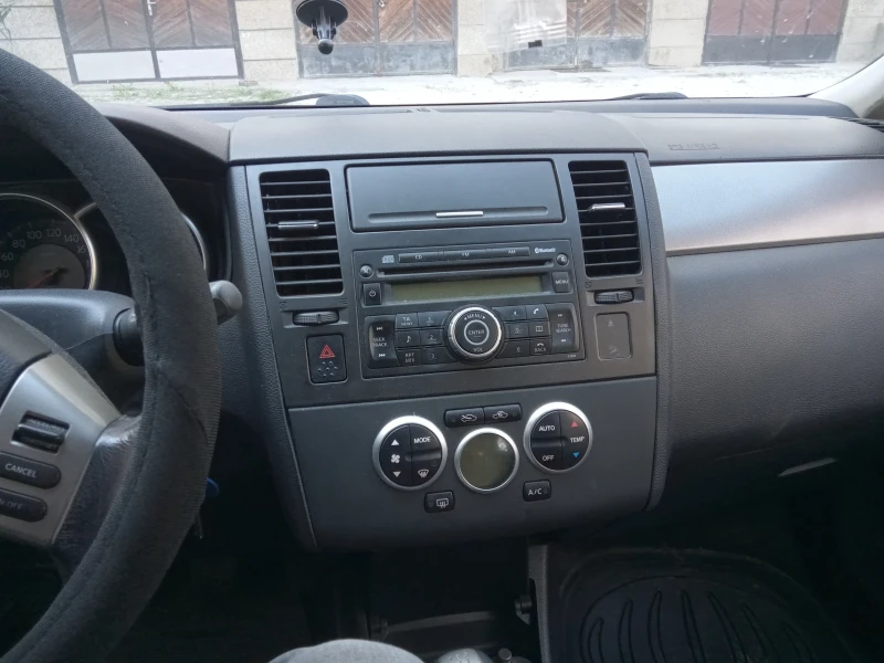 Nissan Tiida 1.8, снимка 8 - Автомобили и джипове - 48238067