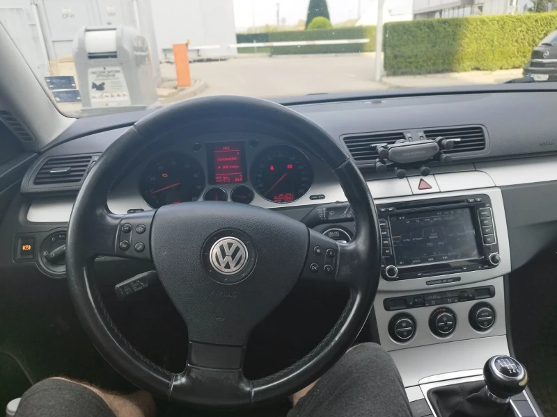 VW Passat 1.8T, снимка 4 - Автомобили и джипове - 48773281