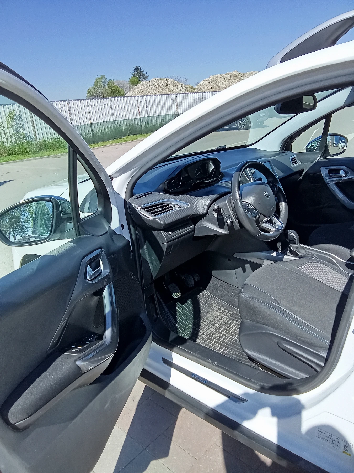 Peugeot 2008 1.2 82hp 2018 - изображение 8