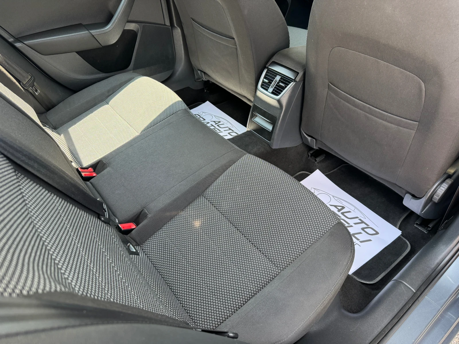 Skoda Octavia 1.6TDI XENON* KEYLESS* NAVI* ЛИЗИНГ* БАРТЕР - изображение 10