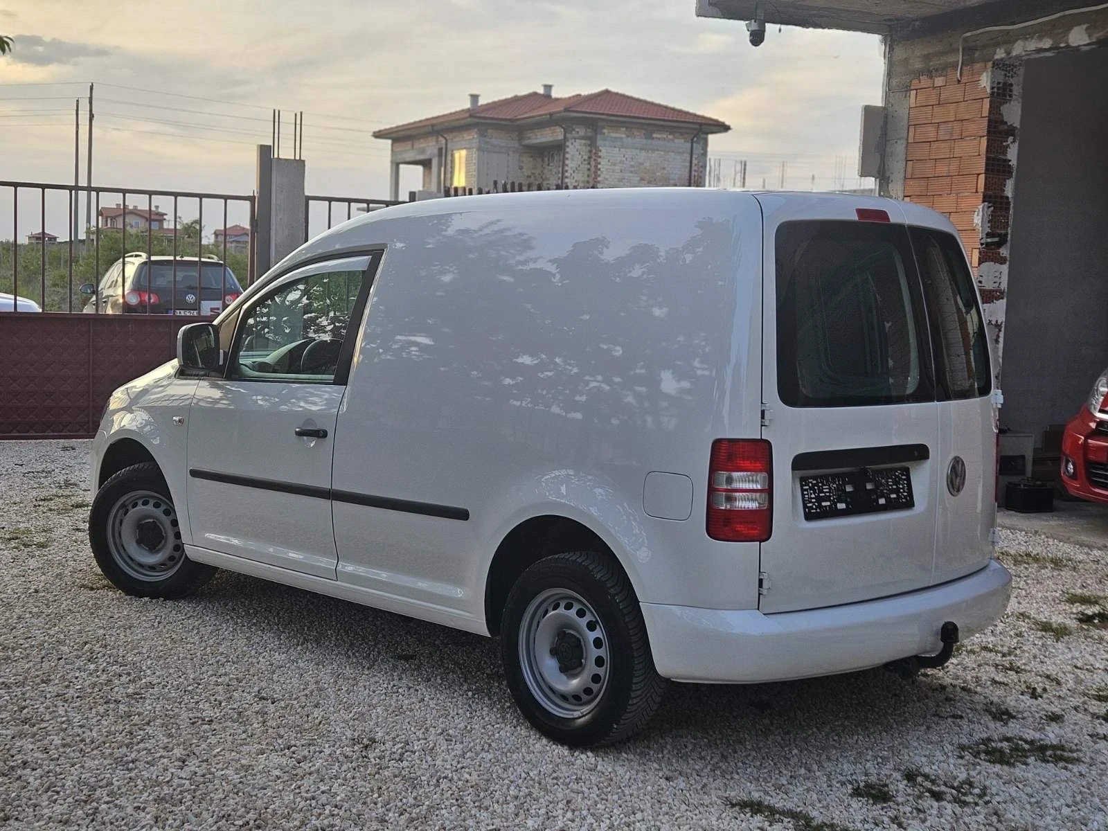 VW Caddy 1.6 ПЕРФЕКТНО СЪСТОЯНИЕ - изображение 4