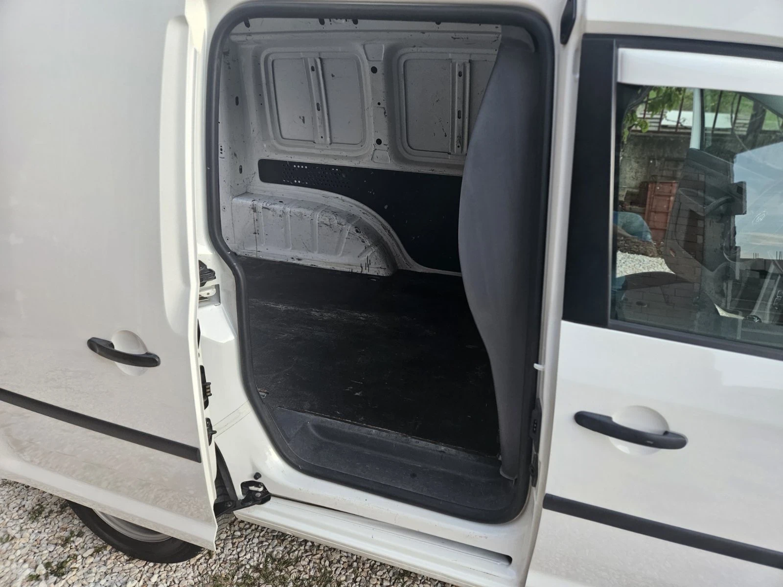 VW Caddy 1.6 ПЕРФЕКТНО СЪСТОЯНИЕ - изображение 7