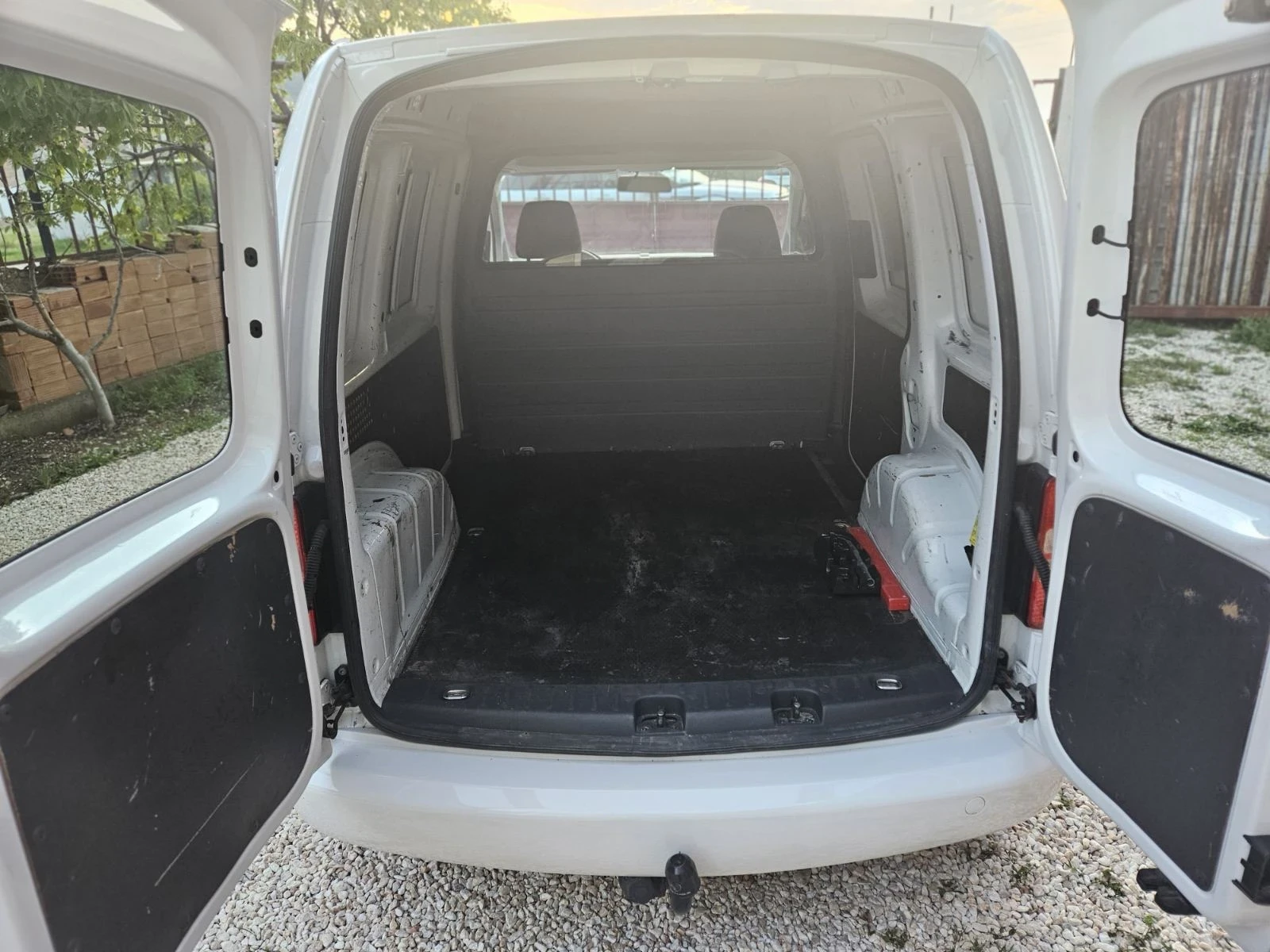 VW Caddy 1.6 ПЕРФЕКТНО СЪСТОЯНИЕ - изображение 8