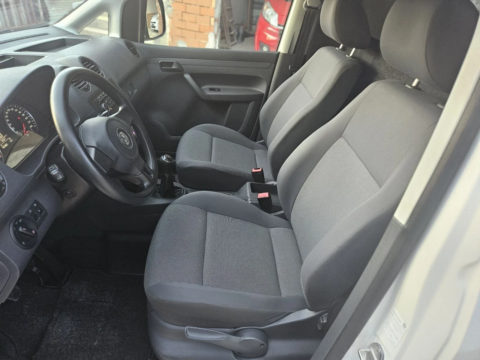 VW Caddy 1.6 ПЕРФЕКТНО СЪСТОЯНИЕ - изображение 5