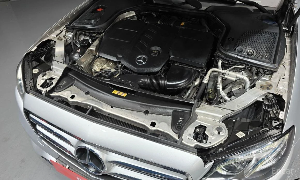 Mercedes-Benz E 220, снимка 6 - Автомобили и джипове - 54369439