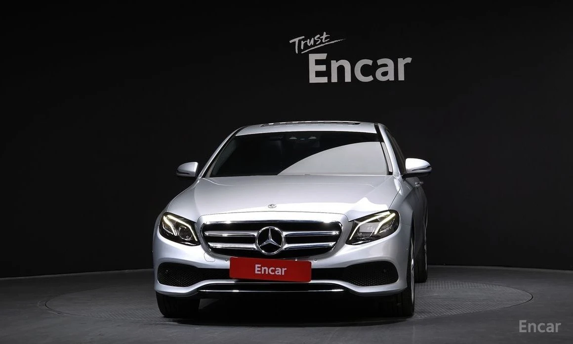 Mercedes-Benz E 220, снимка 3 - Автомобили и джипове - 54369439