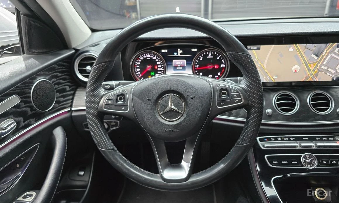 Mercedes-Benz E 220, снимка 13 - Автомобили и джипове - 54369439