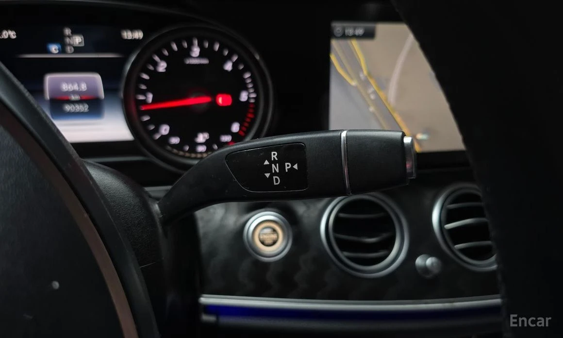 Mercedes-Benz E 220, снимка 9 - Автомобили и джипове - 54369439