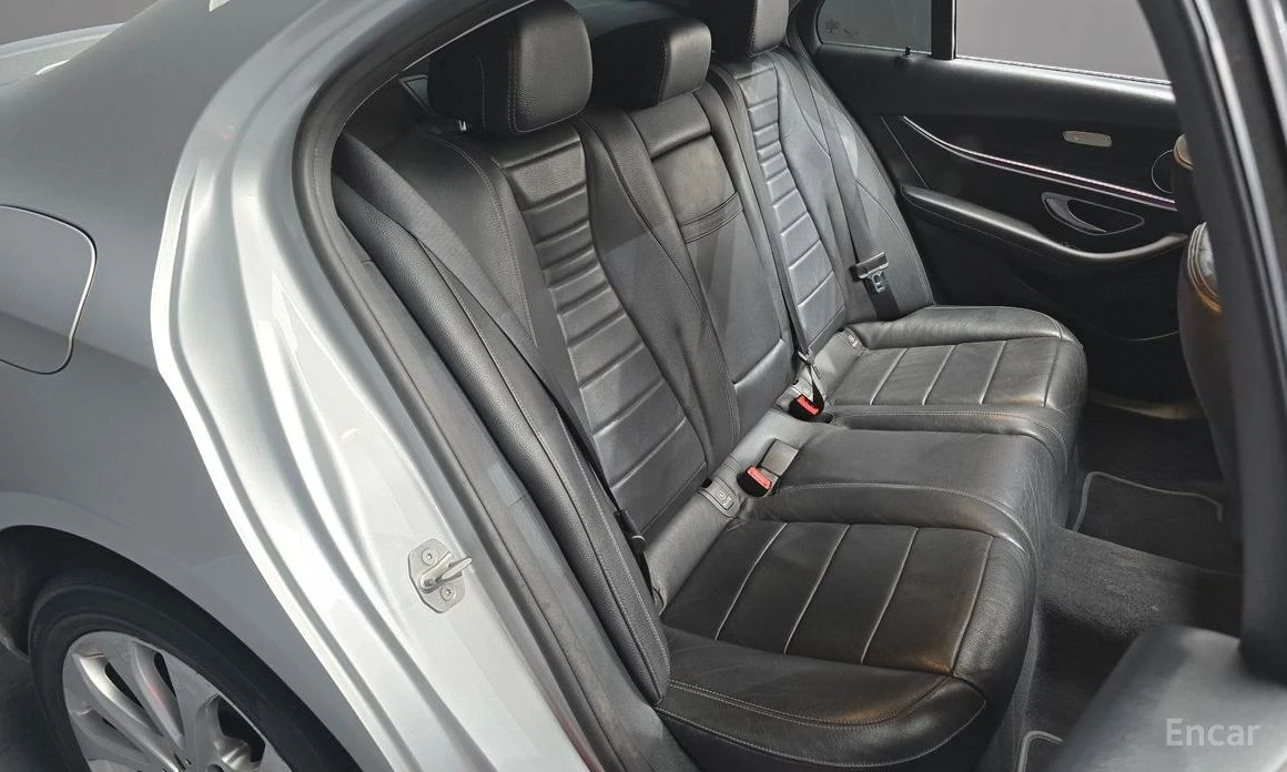 Mercedes-Benz E 220, снимка 12 - Автомобили и джипове - 54369439