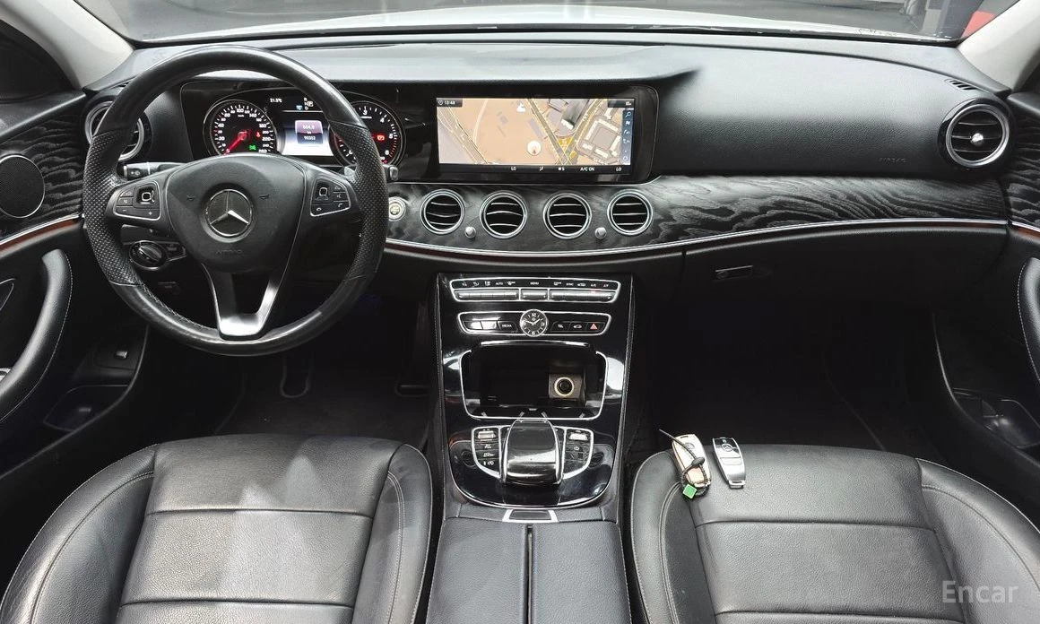 Mercedes-Benz E 220, снимка 7 - Автомобили и джипове - 54369439