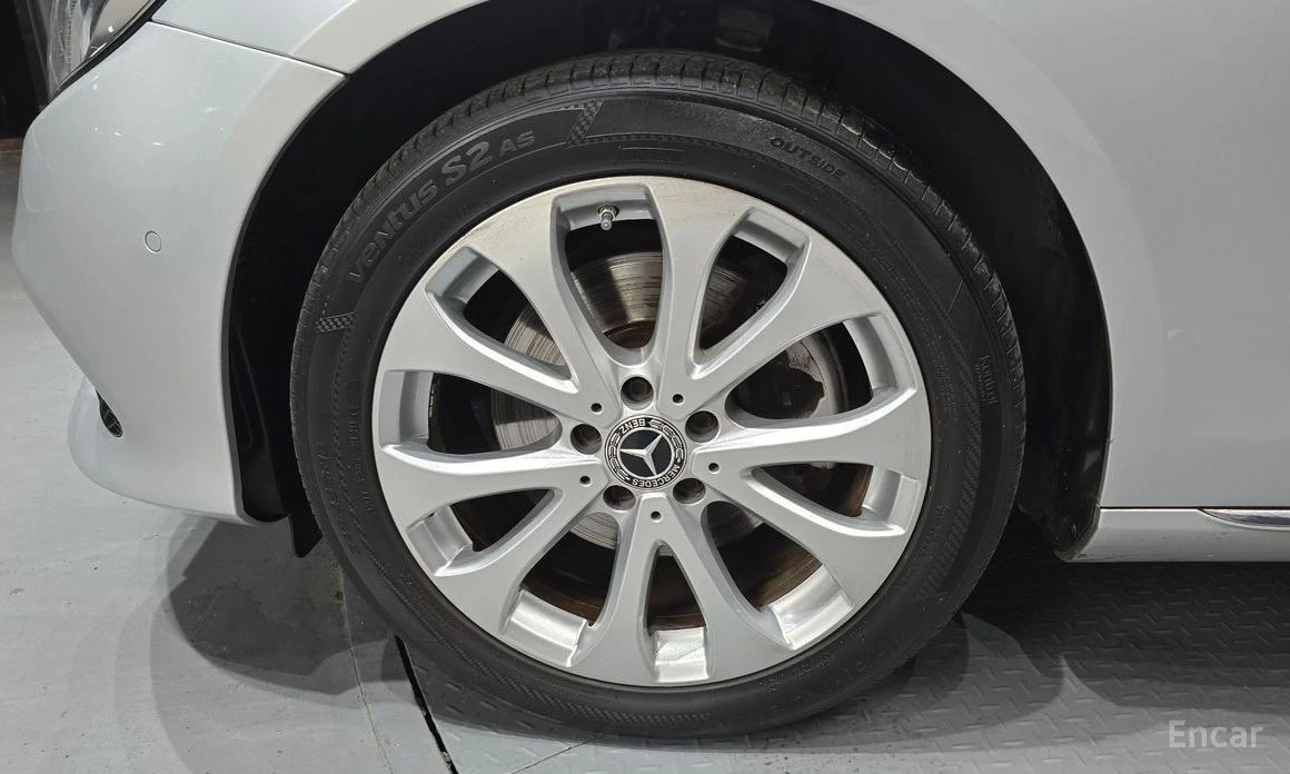 Mercedes-Benz E 220, снимка 5 - Автомобили и джипове - 54369439