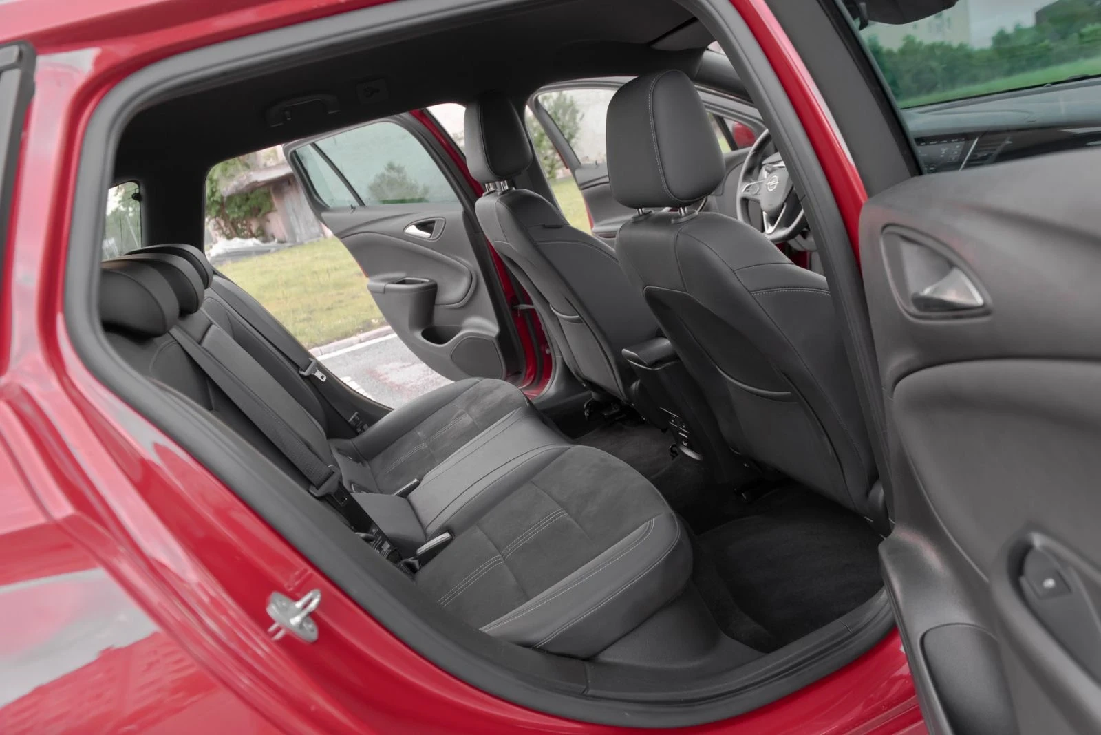 Opel Astra 1.2i FULL FULL LED , снимка 12 - Автомобили и джипове - 54743448