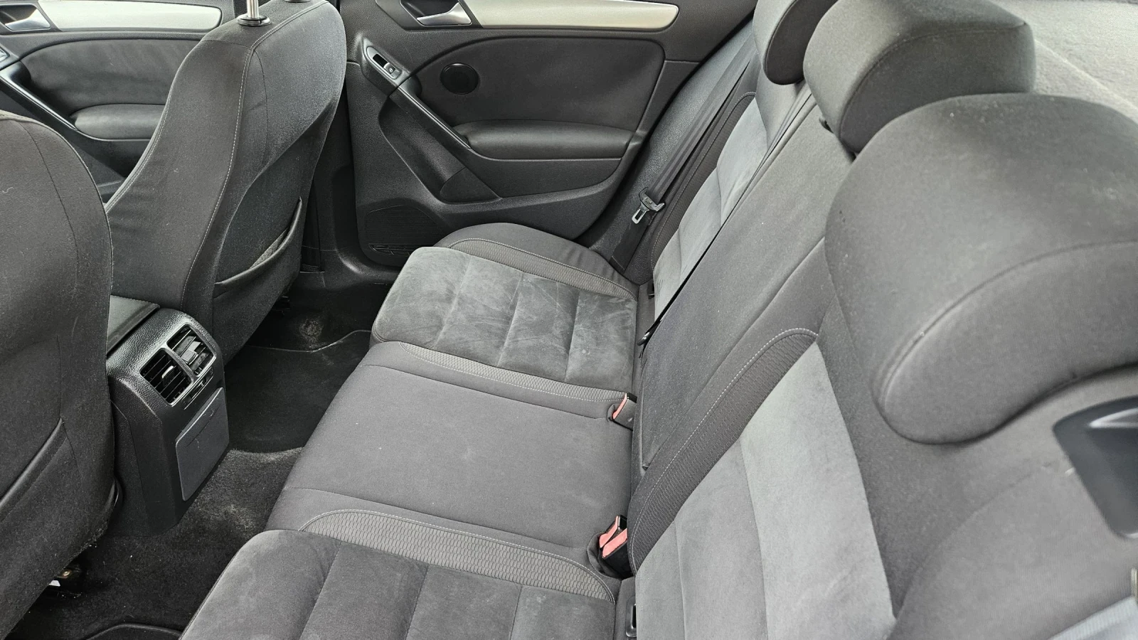 VW Golf 2.0 TDI, снимка 12 - Автомобили и джипове - 55410842