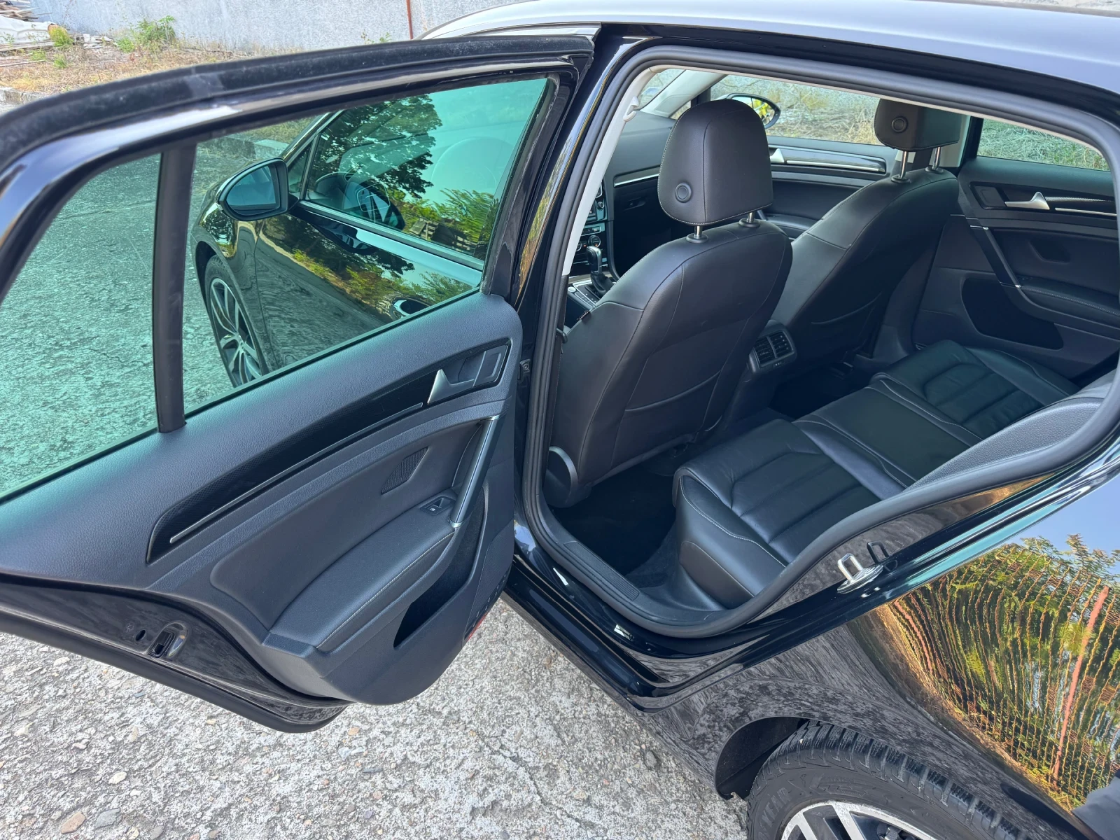 VW Golf 2.0TDI HIGHLINE KEYLESS DISTRONIC, снимка 7 - Автомобили и джипове - 55448381