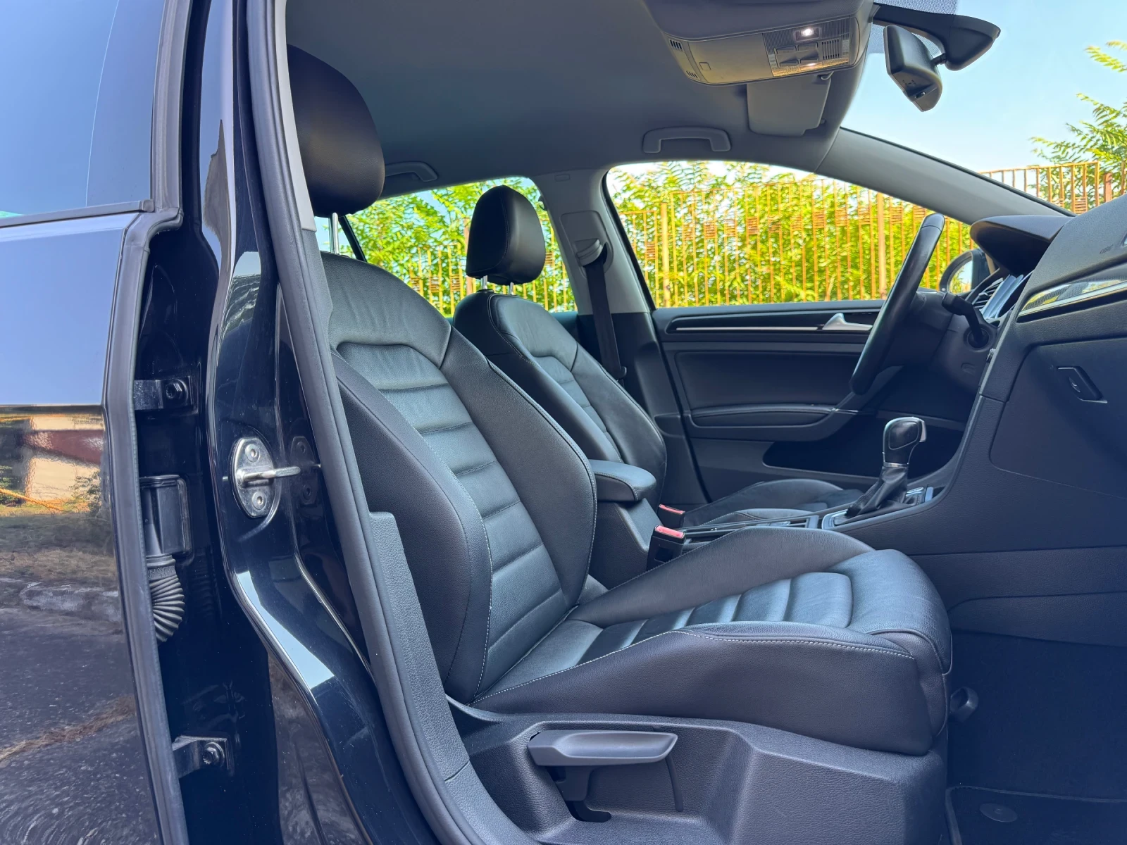 VW Golf 2.0TDI HIGHLINE KEYLESS DISTRONIC, снимка 10 - Автомобили и джипове - 55448381