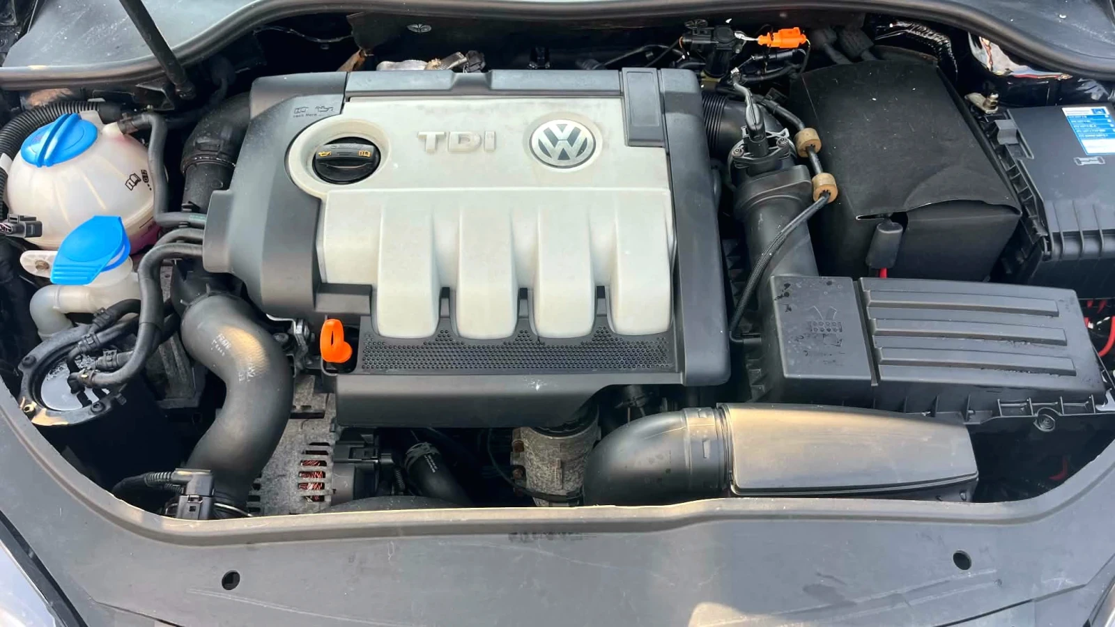 VW Golf 1.9TDI-6 скорости-EDITION, снимка 12 - Автомобили и джипове - 55629367