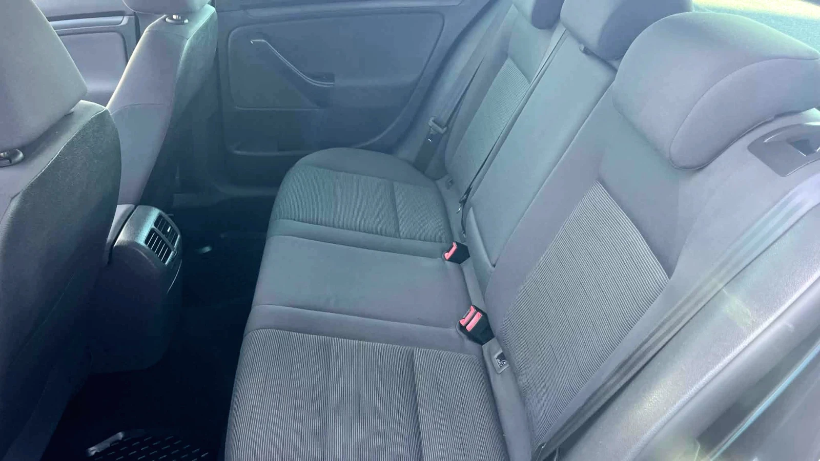 VW Golf 1.9TDI-6 скорости-EDITION, снимка 9 - Автомобили и джипове - 55629367