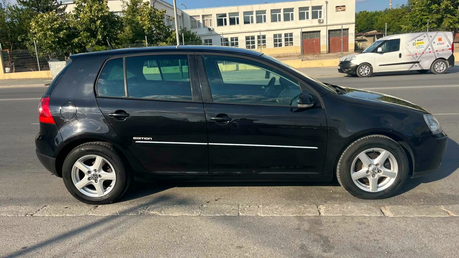 VW Golf 1.9TDI-6 скорости-EDITION, снимка 5 - Автомобили и джипове - 55629367