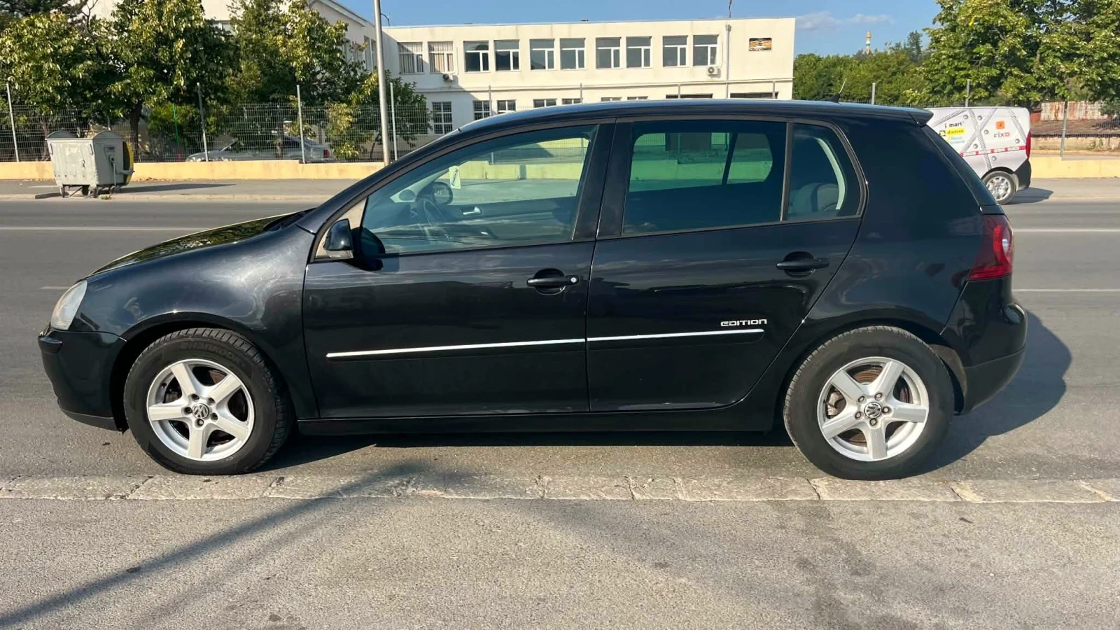 VW Golf 1.9TDI-6 скорости-EDITION, снимка 4 - Автомобили и джипове - 55629367
