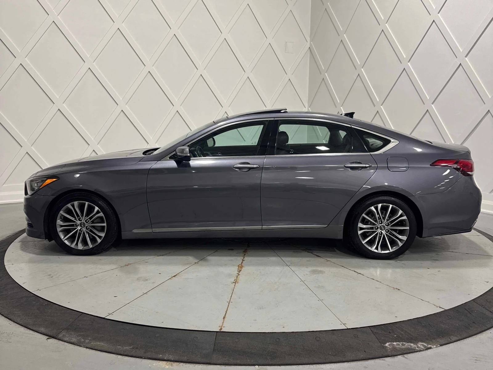 Hyundai Genesis * Luxury * АВТОКРЕДИТ БЕЗ ПЪРВОНАЧАЛНА ВНОСКА* , снимка 2 - Автомобили и джипове - 55959164