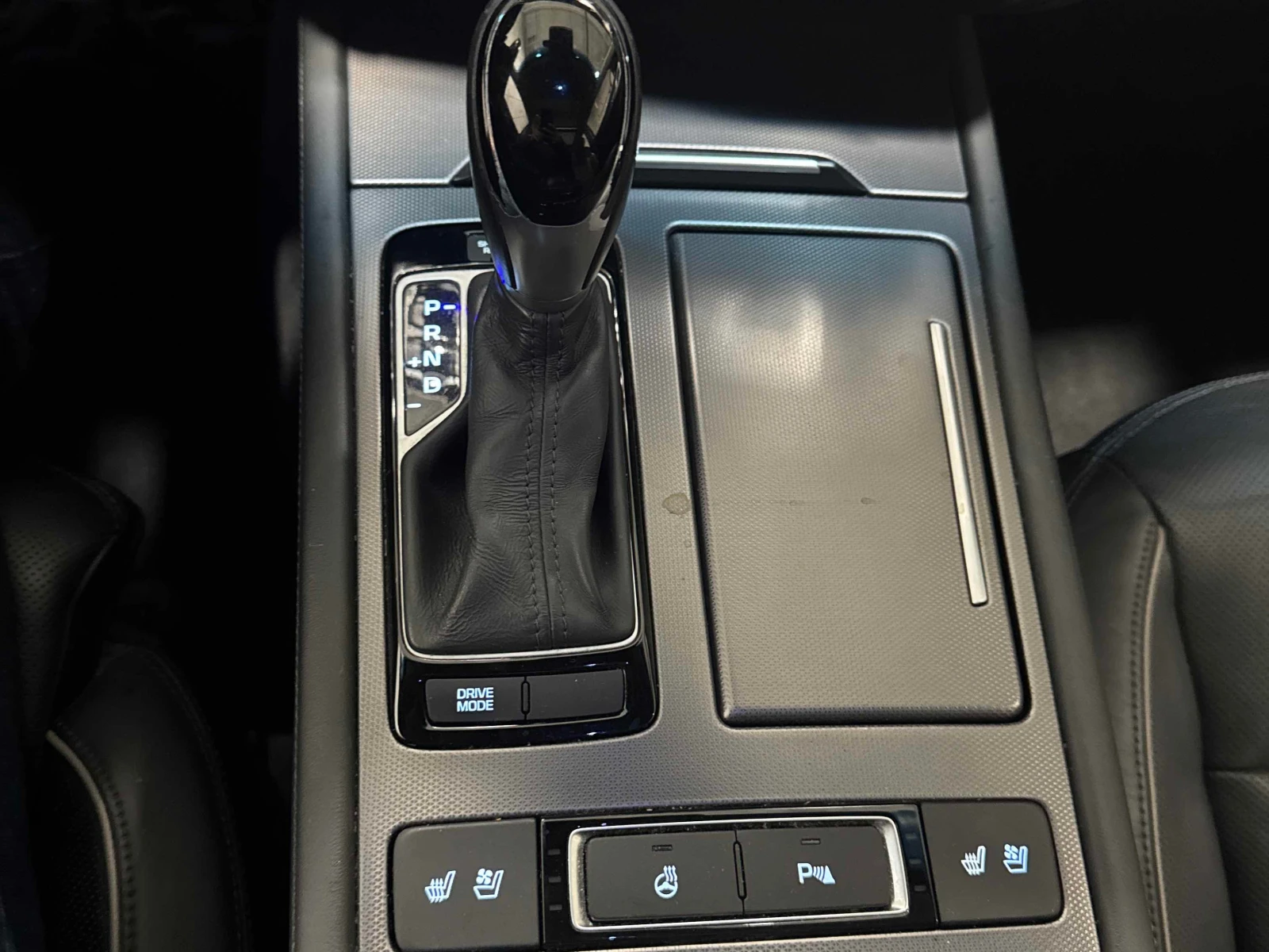 Hyundai Genesis * Luxury * АВТОКРЕДИТ БЕЗ ПЪРВОНАЧАЛНА ВНОСКА* , снимка 10 - Автомобили и джипове - 55959164