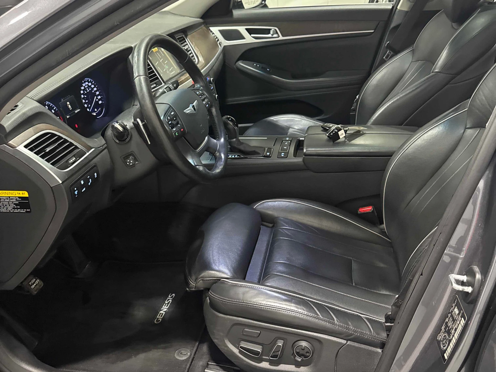 Hyundai Genesis * Luxury * АВТОКРЕДИТ БЕЗ ПЪРВОНАЧАЛНА ВНОСКА* , снимка 14 - Автомобили и джипове - 55959164
