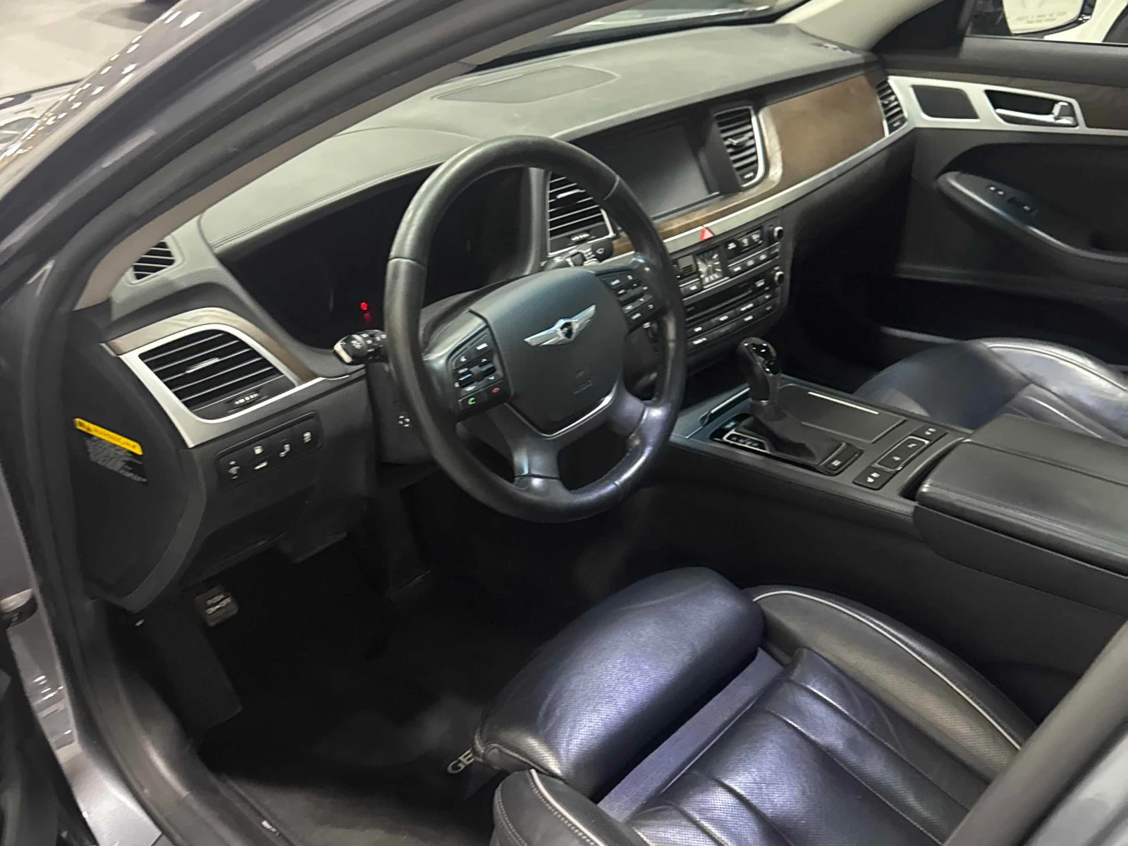 Hyundai Genesis * Luxury * АВТОКРЕДИТ БЕЗ ПЪРВОНАЧАЛНА ВНОСКА* , снимка 5 - Автомобили и джипове - 55959164