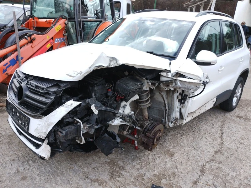 VW Tiguan 2.0TDI CBA, снимка 1 - Автомобили и джипове - 28645044