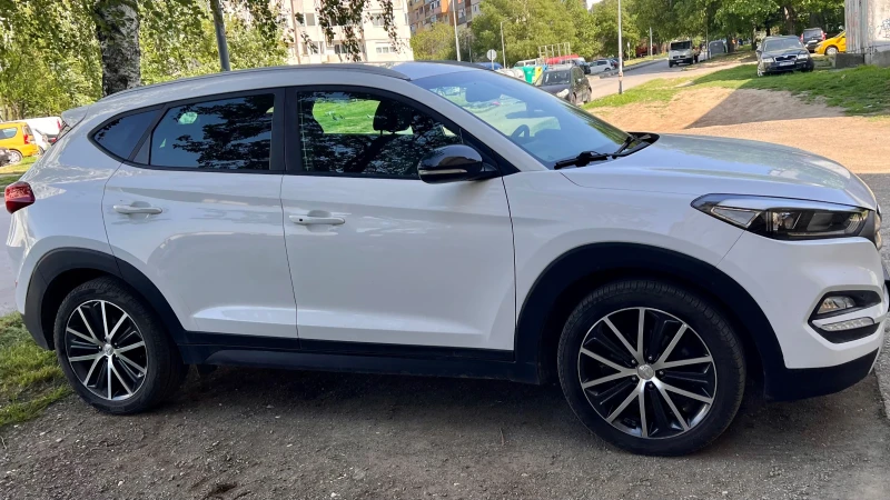 Hyundai Tucson 1.7 CRDI, снимка 4 - Автомобили и джипове - 52511586