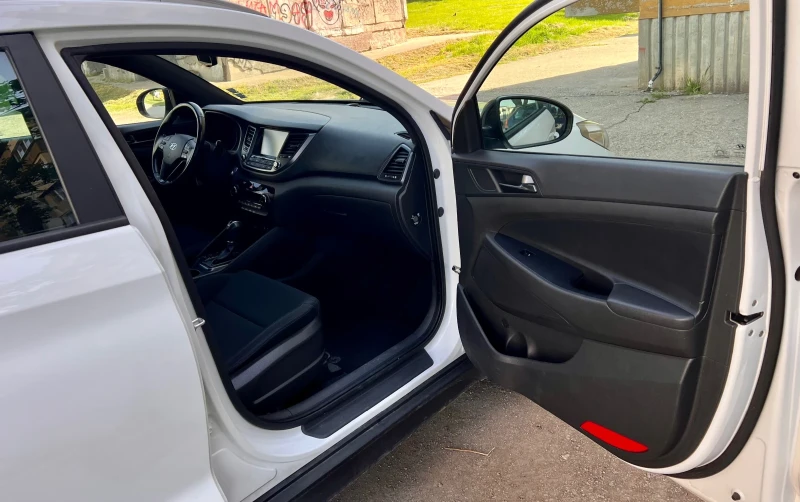 Hyundai Tucson 1.7 CRDI, снимка 6 - Автомобили и джипове - 52511586