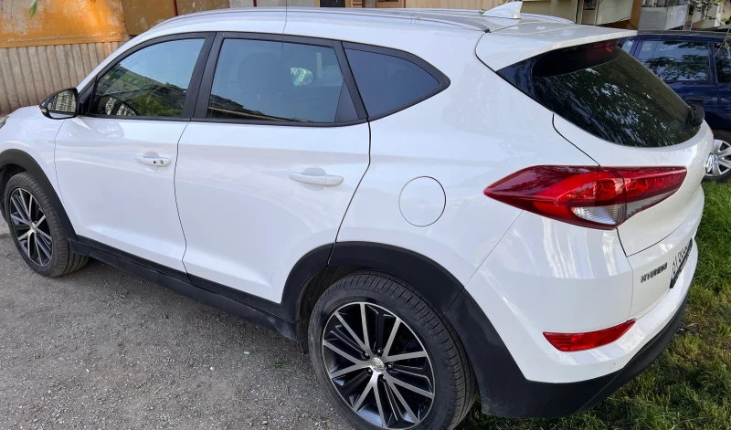 Hyundai Tucson 1.7 CRDI, снимка 5 - Автомобили и джипове - 52511586