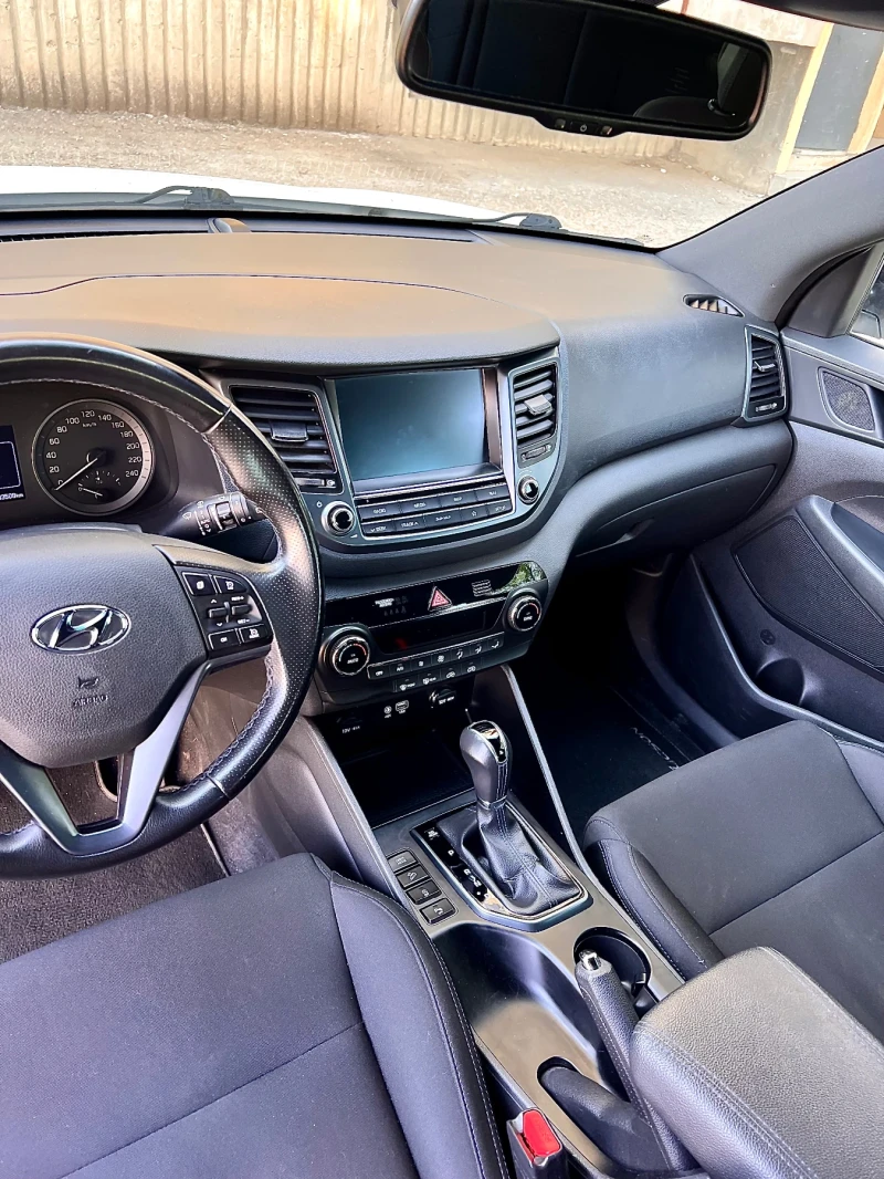 Hyundai Tucson 1.7 CRDI, снимка 9 - Автомобили и джипове - 52511586