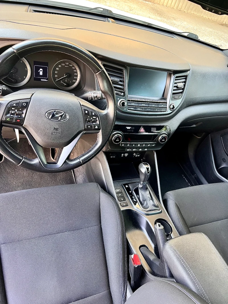 Hyundai Tucson 1.7 CRDI, снимка 10 - Автомобили и джипове - 52511586