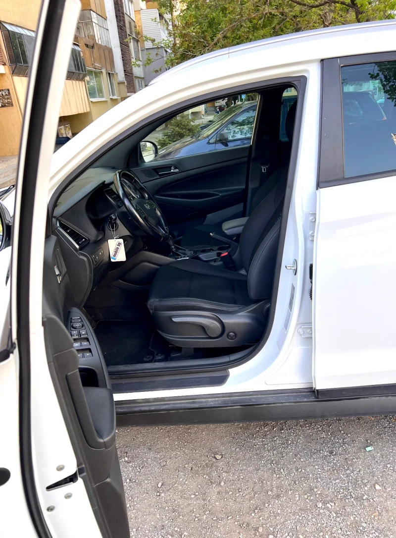 Hyundai Tucson 1.7 CRDI, снимка 11 - Автомобили и джипове - 52511586