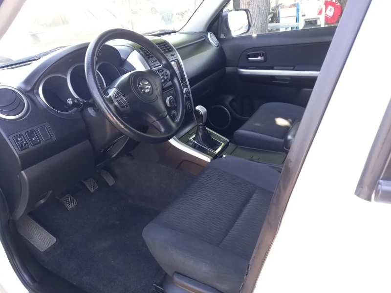 Suzuki Grand vitara 2.4i 169k.c.Facelift, Swiss Edition, NAVI, снимка 7 - Автомобили и джипове - 50084697