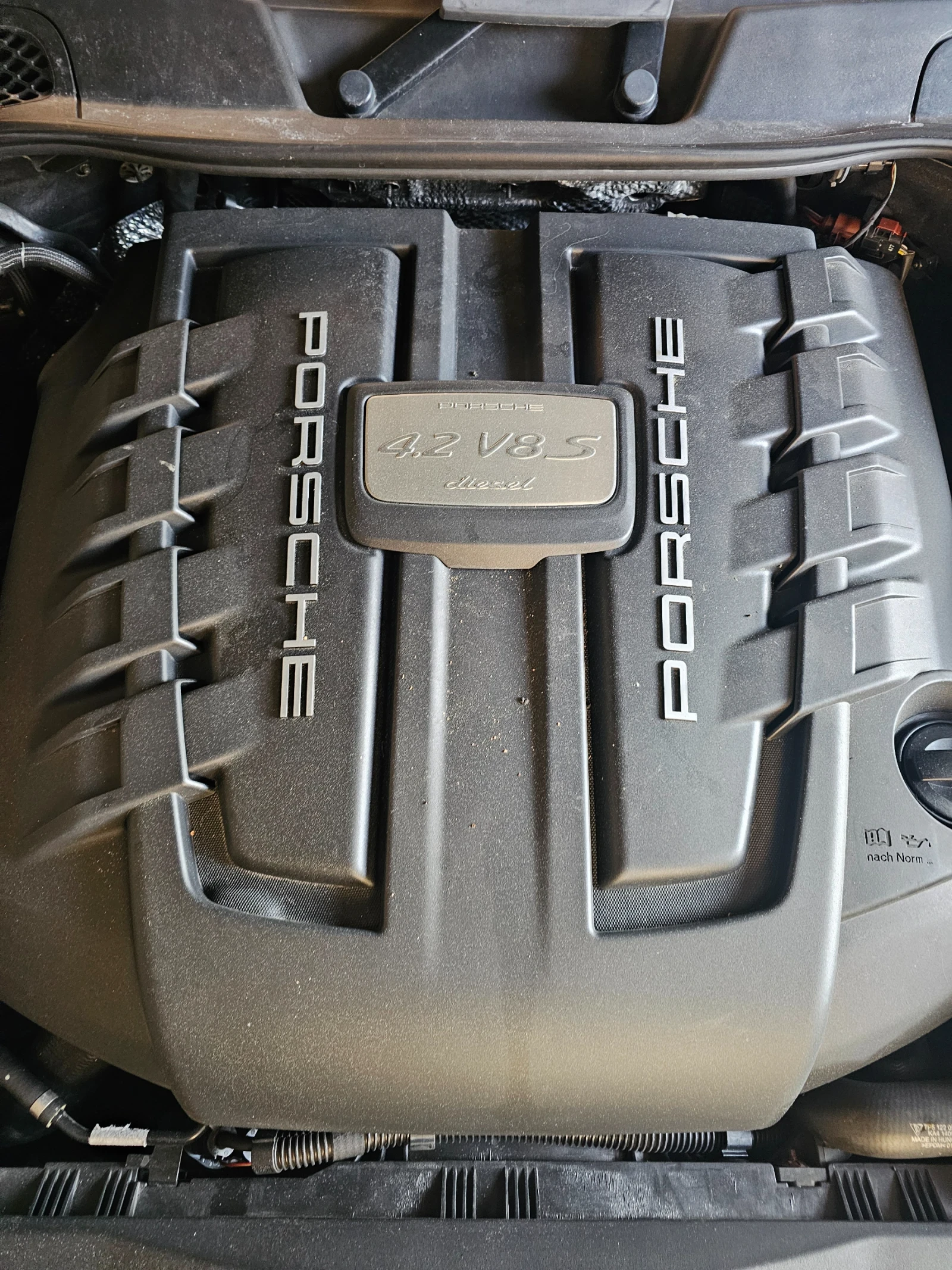 Porsche Cayenne S 4.2 TDI, Distronic, Facelift, BOSE,  LED, снимка 11 - Автомобили и джипове - 53605414