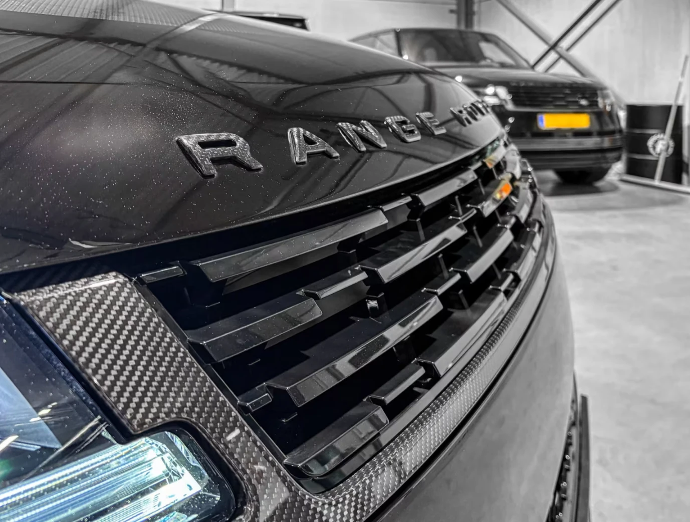 Land Rover Range Rover Sport P635* SV EDITION ONE* CARBON* PANO* ВЕНТИЛАЦИЯ* , снимка 6 - Автомобили и джипове - 55660298