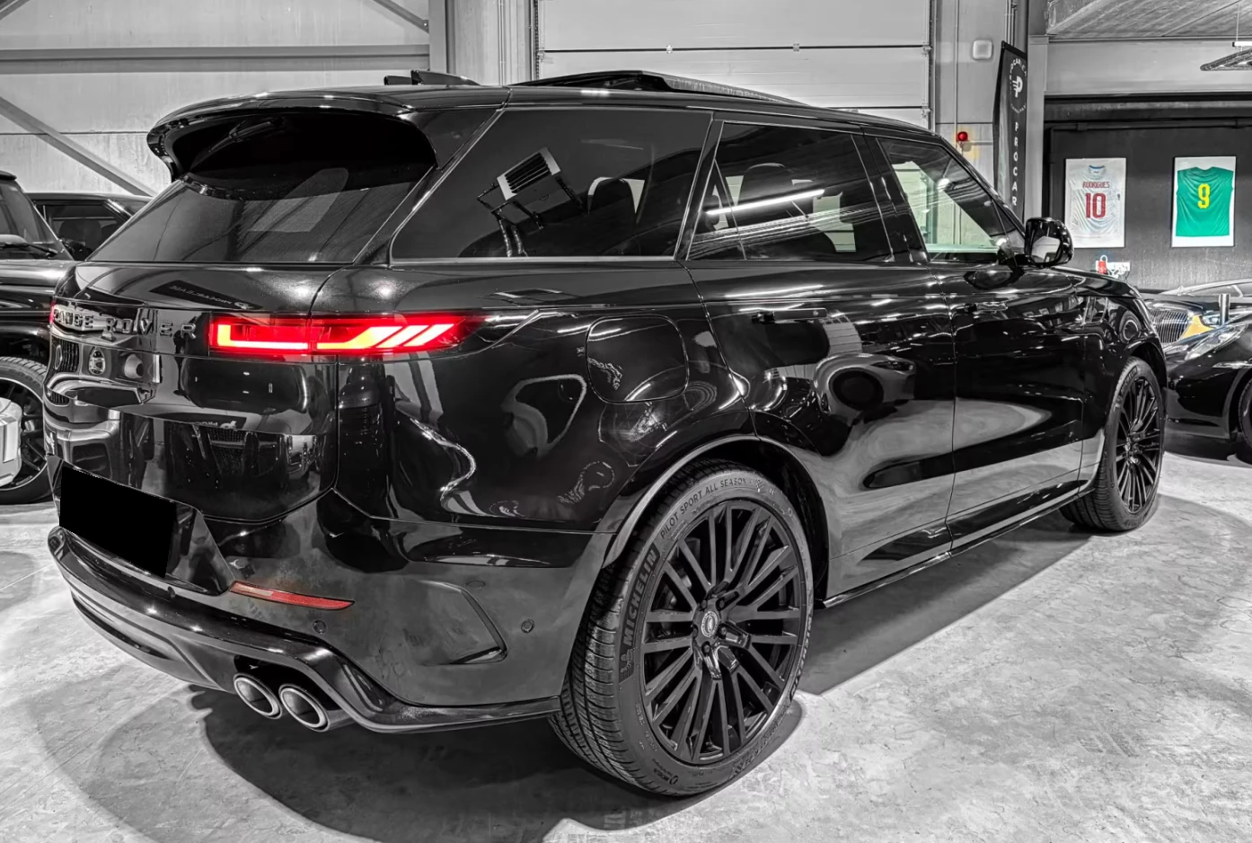 Land Rover Range Rover Sport P635* SV EDITION ONE* CARBON* PANO* ВЕНТИЛАЦИЯ* , снимка 4 - Автомобили и джипове - 55660298