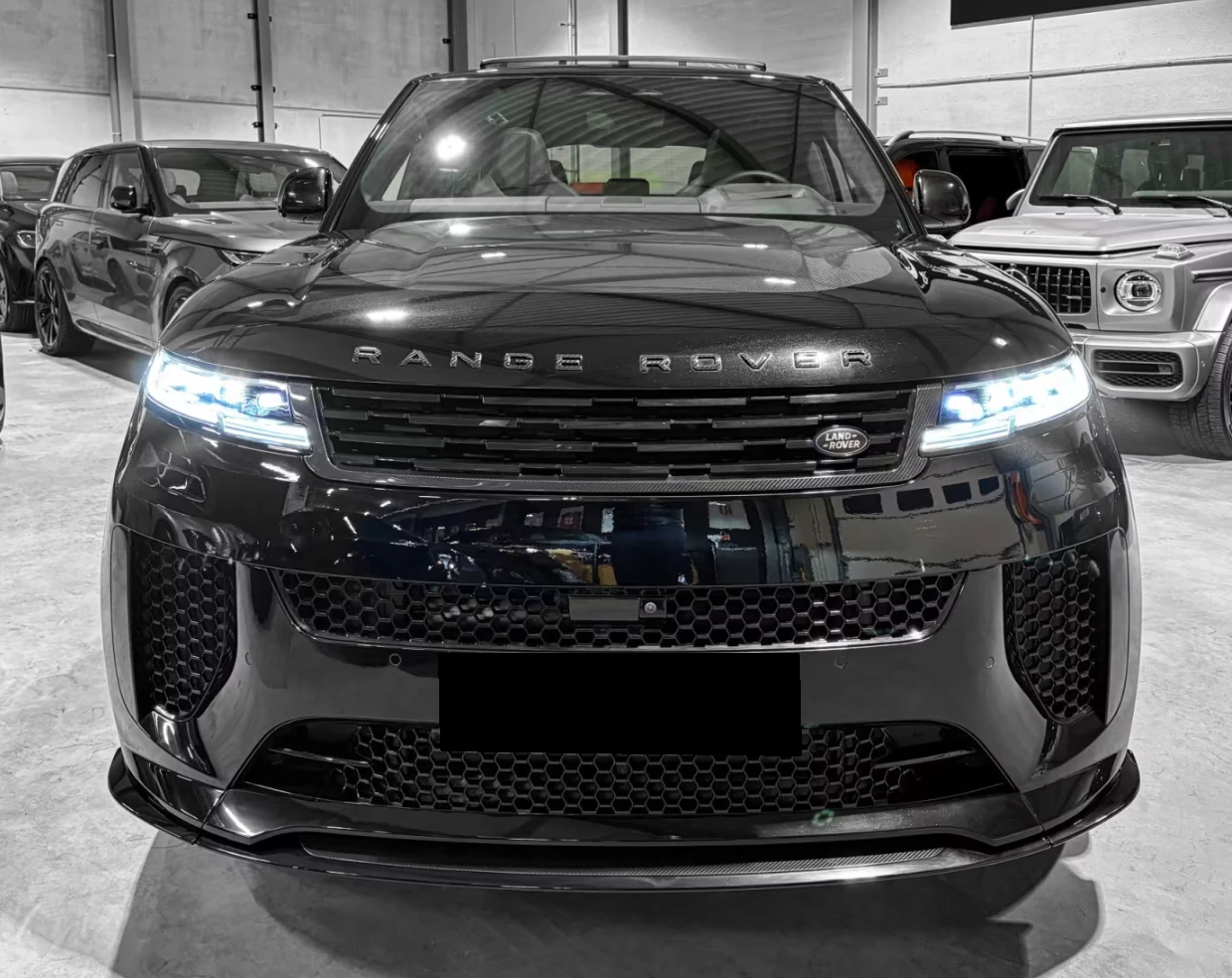 Land Rover Range Rover Sport P635* SV EDITION ONE* CARBON* PANO* ВЕНТИЛАЦИЯ* , снимка 2 - Автомобили и джипове - 55660298