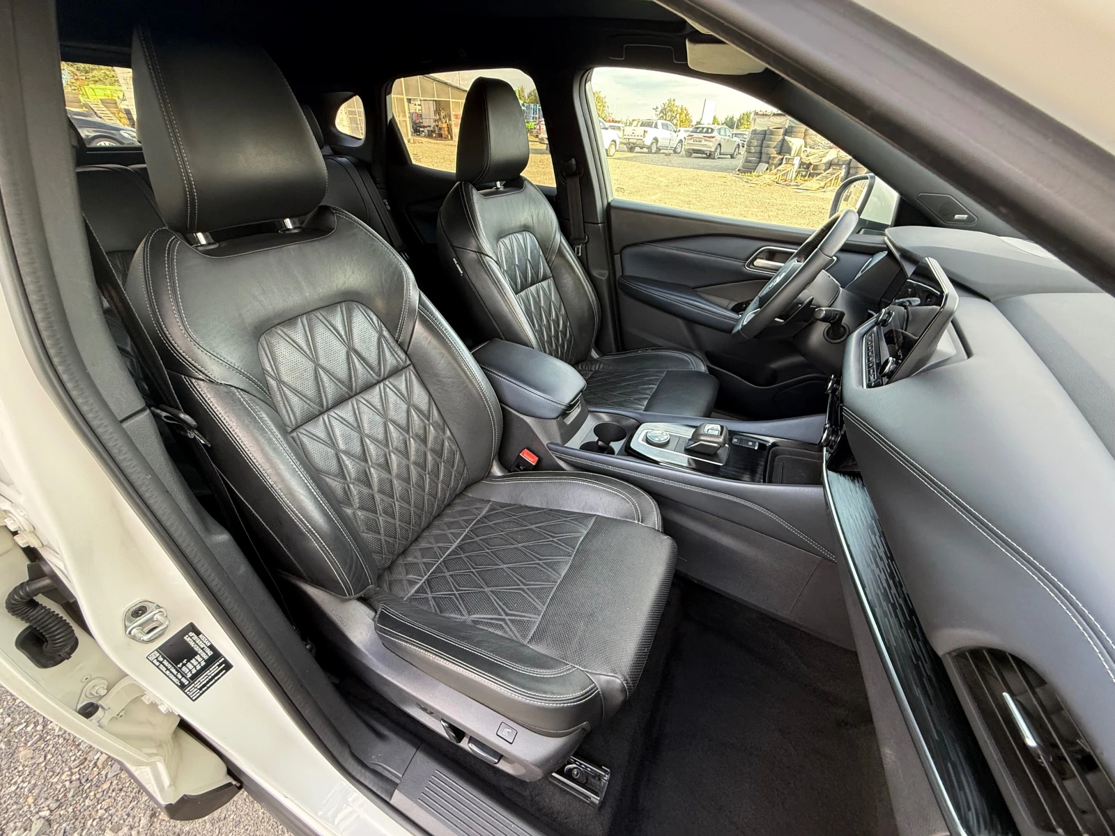 Nissan Qashqai 4х4 TEKNA+ ШВЕЙЦАРИЯ, снимка 11 - Автомобили и джипове - 56110270