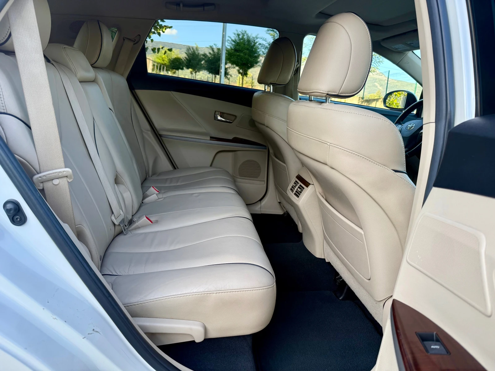 Toyota Venza 3.5 i AWD SWISS/103000 км., снимка 10 - Автомобили и джипове - 56324355