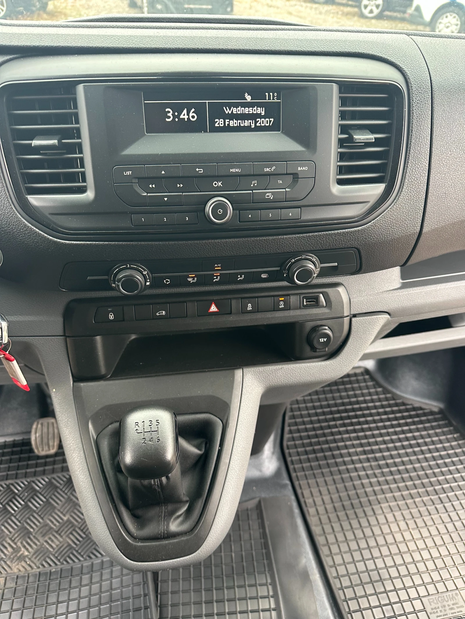 Opel Vivaro 1.5HDI 102kc EURO6 - изображение 10