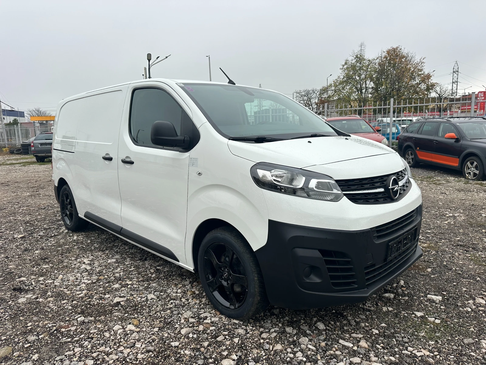 Opel Vivaro 1.5HDI 102kc EURO6 - изображение 7