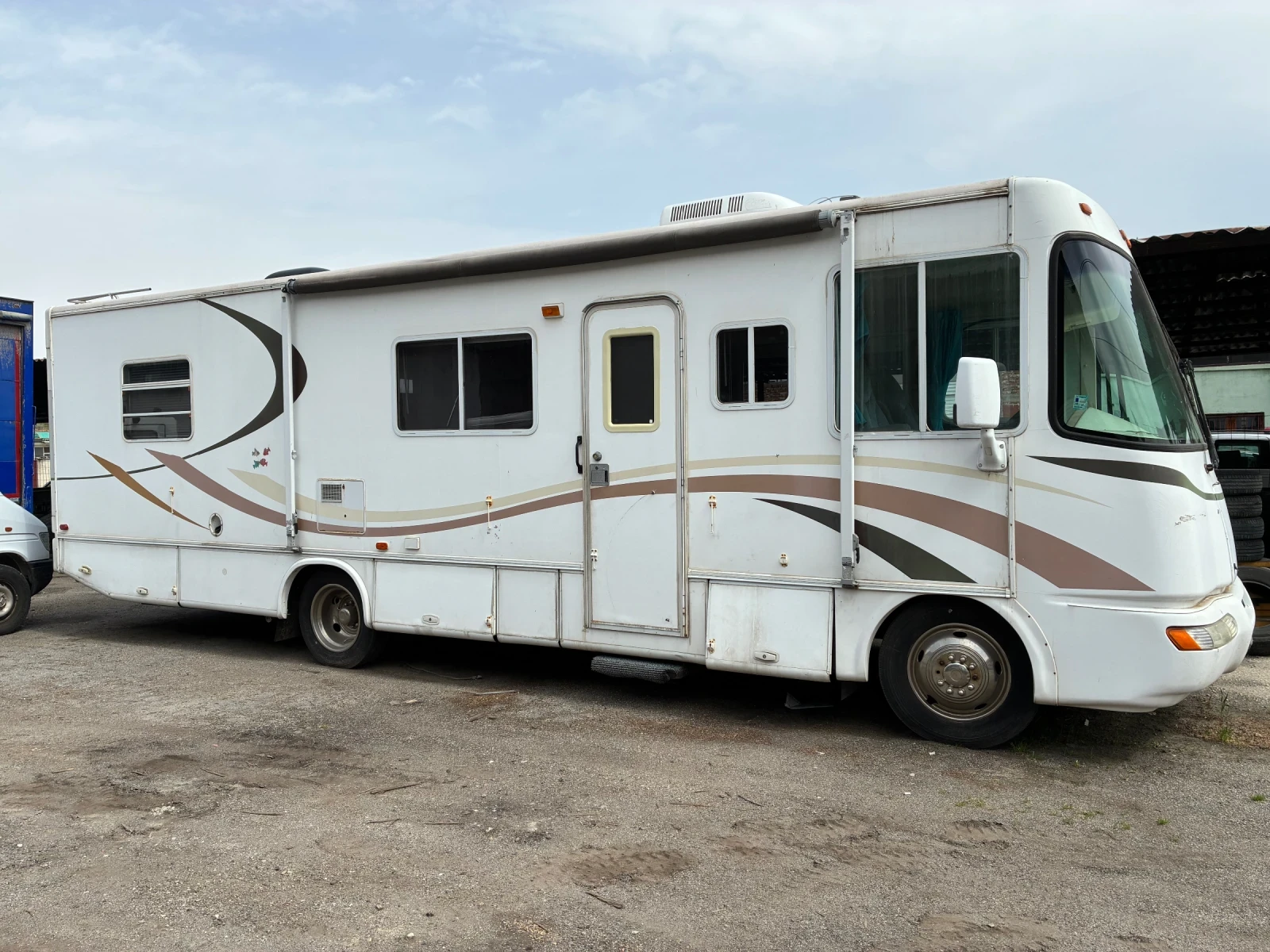 Кемпер Challenger V8, снимка 2 - Каравани и кемпери - 54363952