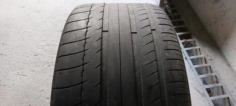 Гуми Летни 295/35R21, снимка 1 - Гуми и джанти - 29887664