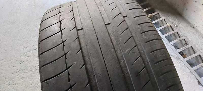 Гуми Летни 295/35R21, снимка 2 - Гуми и джанти - 29887664